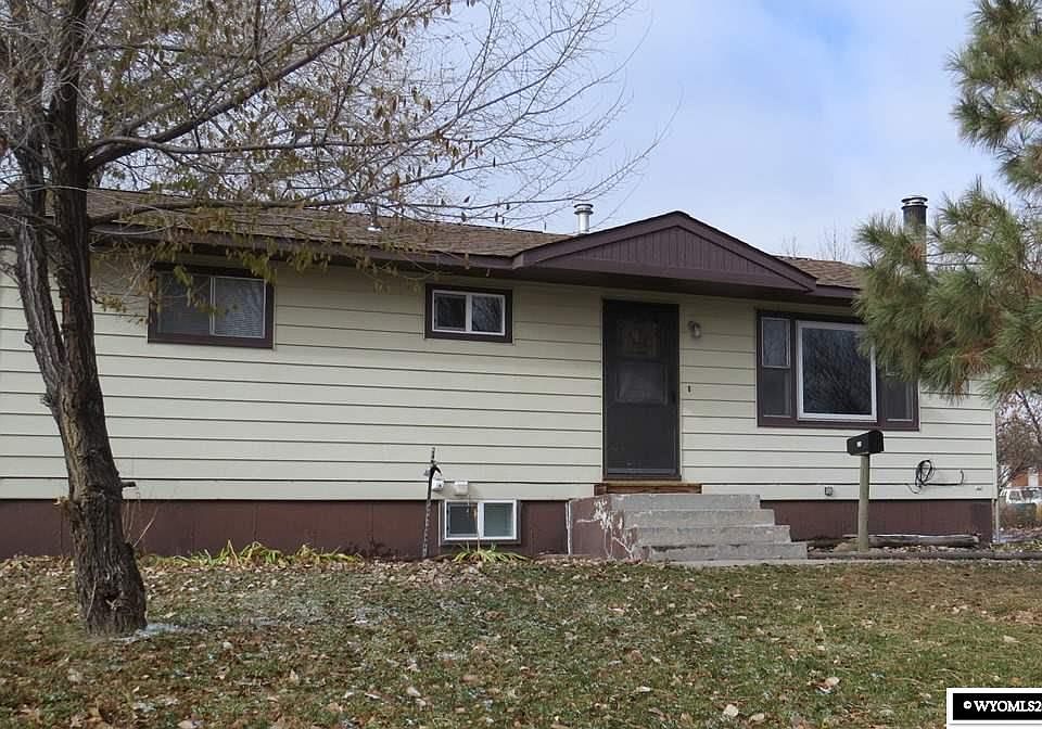 1st image of 806 Yvonne Dr