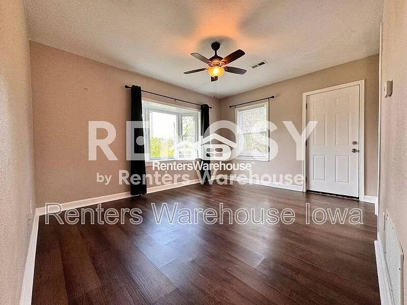 Nice 2 Bedroom Home — Photo 4
