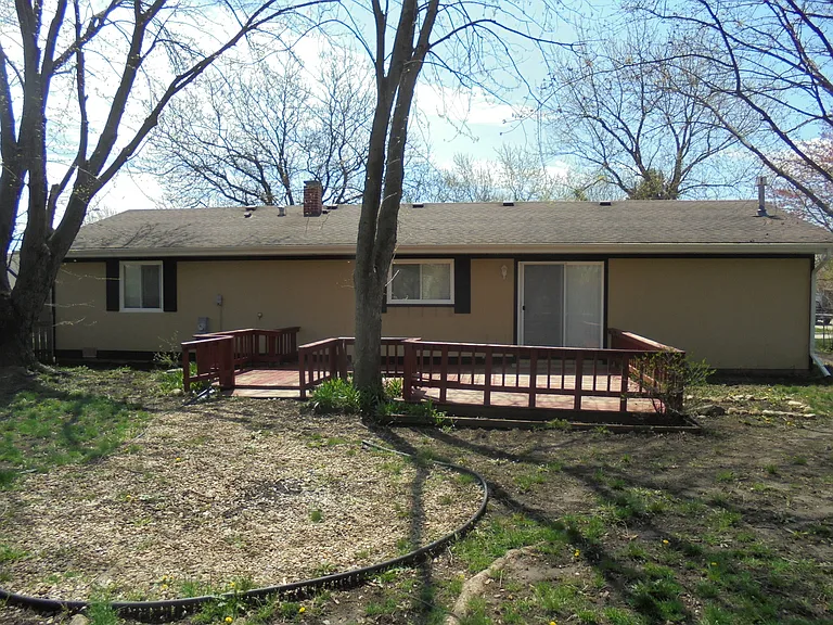 66 Barrow Dr — Photo 2