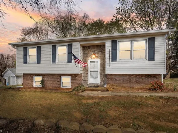 663 McBride Rd, Mount Airy, NC 27030