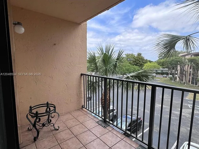 14601 N Kendall Dr #304K — Photo 10