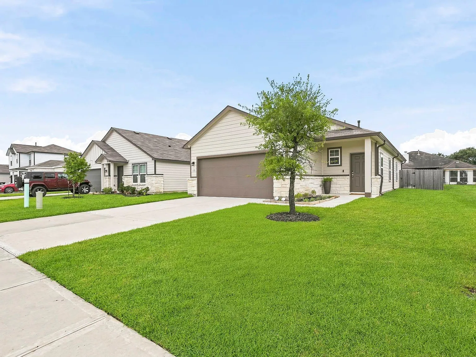 3 bed, 2.0 bath, 1397 sqft, $2,250 — Photo 3