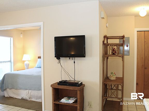 4th image of 920 W Lagoon Ave APT C-102