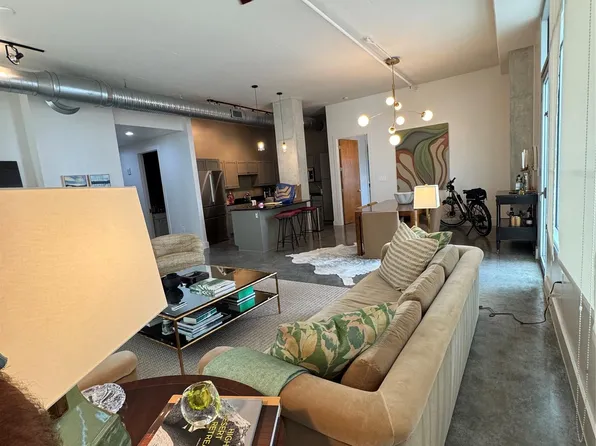 800 W 5th St APT 701, Austin, TX 78703