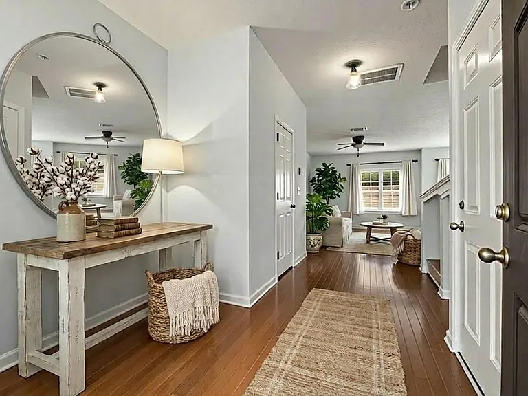 1021 Ashmore Dr — Photo 2