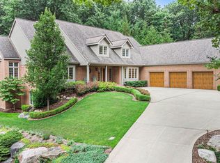 12266 Woodline Dr, Fenton, MI 48430