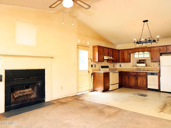 4th image of 169 Bayberry Road #A