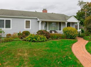 188 Austin St, Lindenhurst, NY 11757