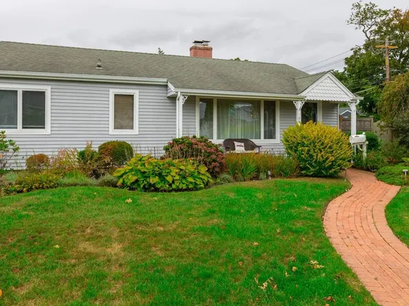 188 Austin Street, Lindenhurst, NY 11757