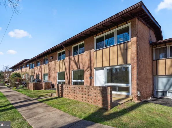 10009 Fair Woods Dr, Fairfax, VA 22030