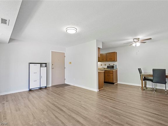 4th image of 16415 Heather Ln #S201