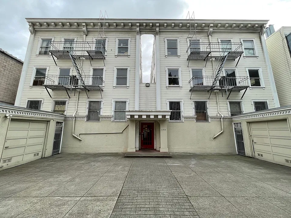 179 Oak Street 72 Lily St