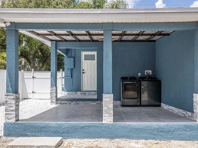 8907 N Blvd — Photo 11