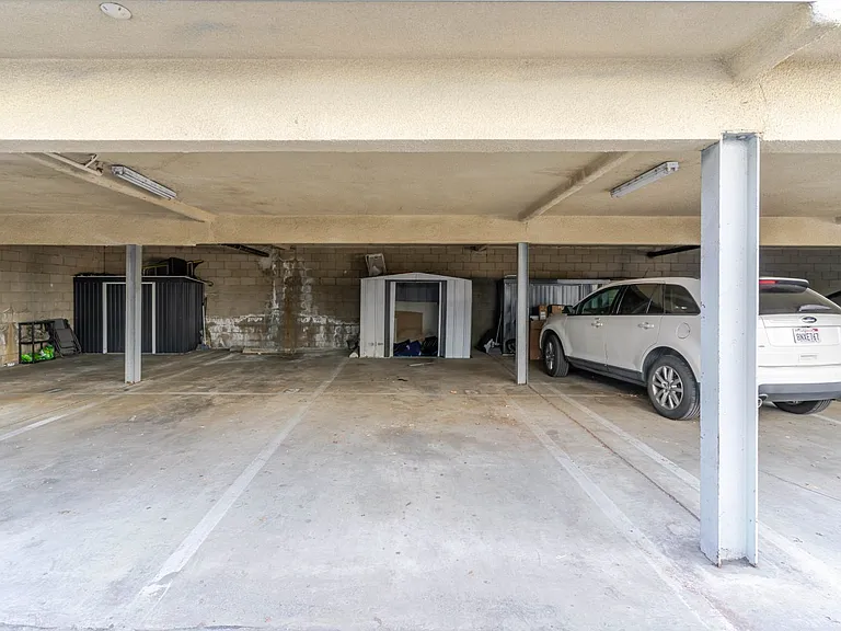 15113 Saticoy St #16 — Photo 21