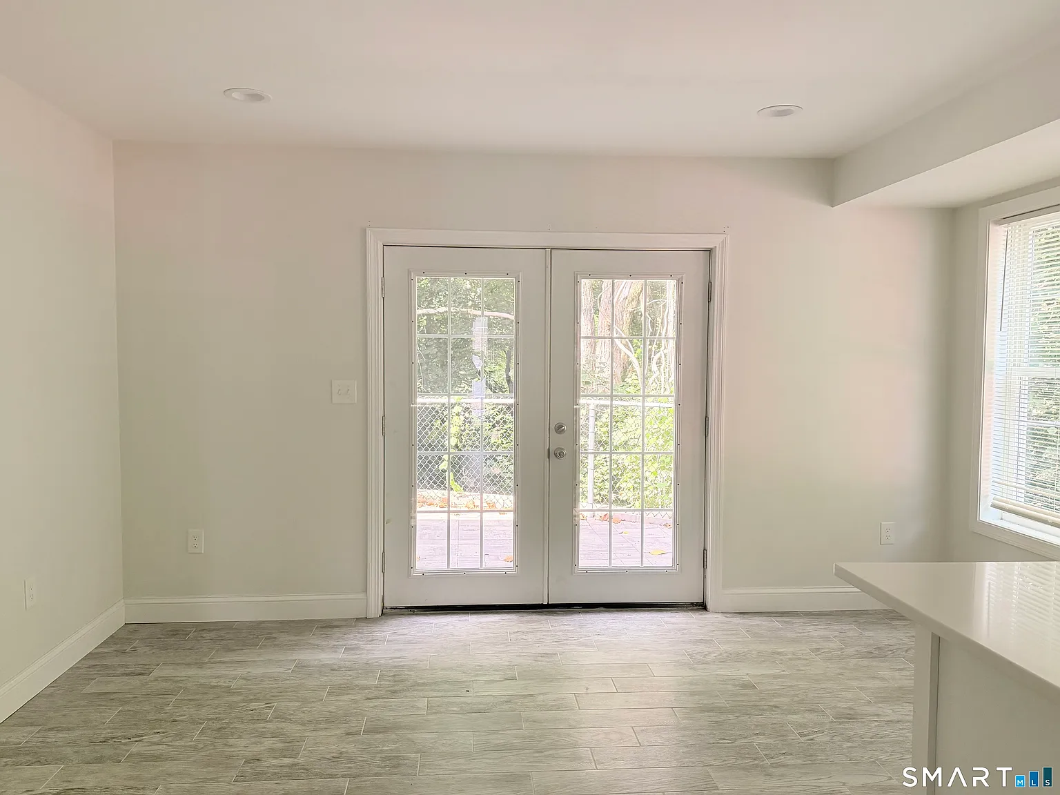 2 bed, 1.5 bath, 1960 sqft, $1,975 — Photo 3