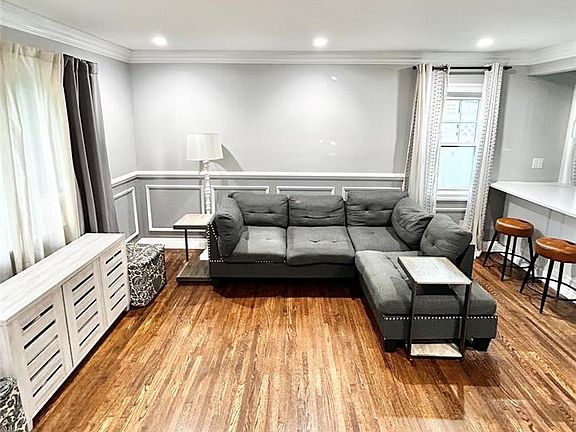 4th image of 21 Blanche Ct