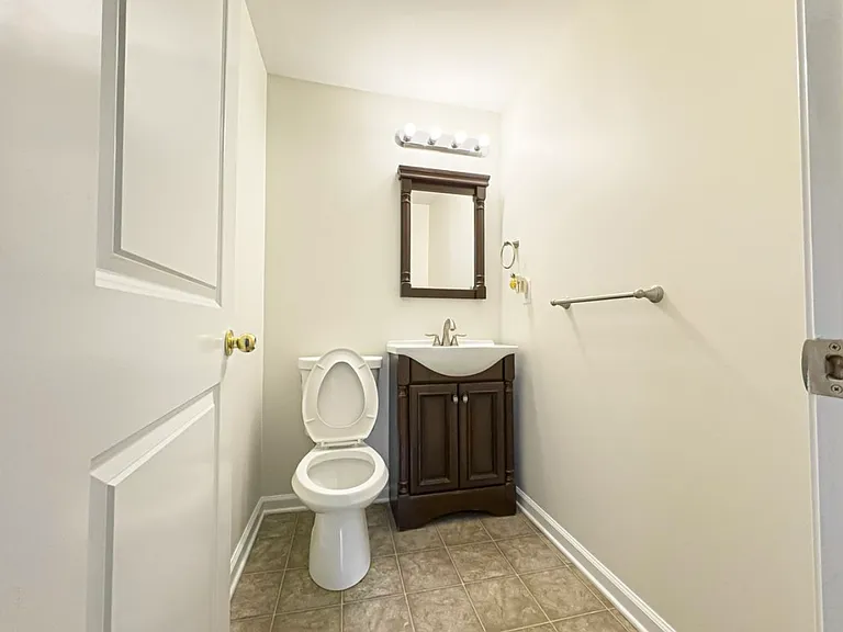 48 S Poplar St — Photo 18
