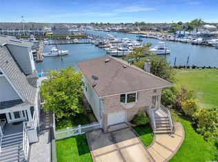 87 W 4th St, Freeport, NY 11520