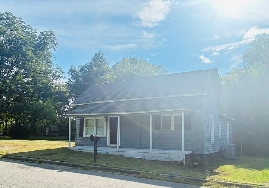1st image of 733 Wilson Rd