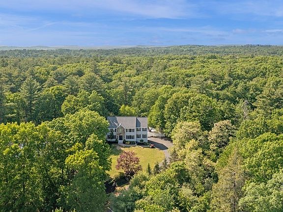 4th image of 18 Evergreen Ln
