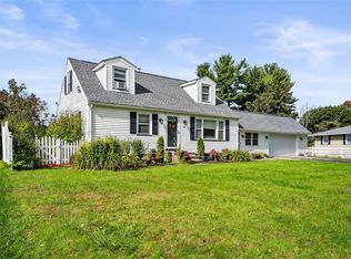 101 Camelot Dr, Rochester, NY 14623