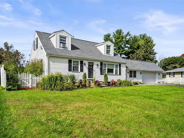 101 Camelot Dr, Rochester, NY 14623