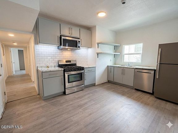 4th image of 2807 Grant Ave #A