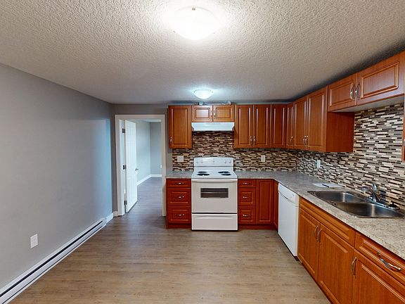 3rd image of 152 Whitehorn Cres NE