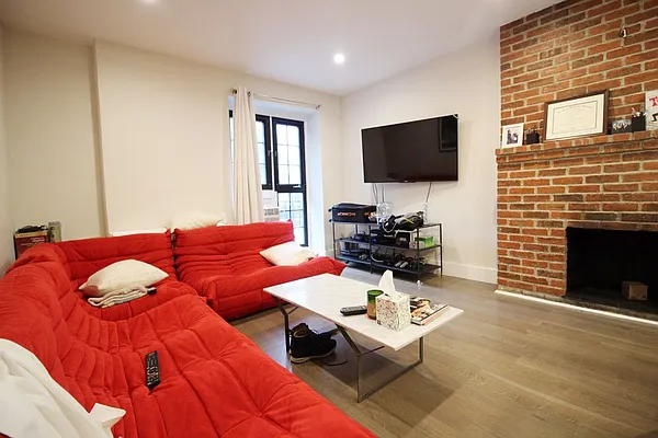 Rented by Bold New York | media 37