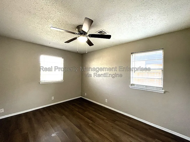 609 S Meadow Ln — Photo 17