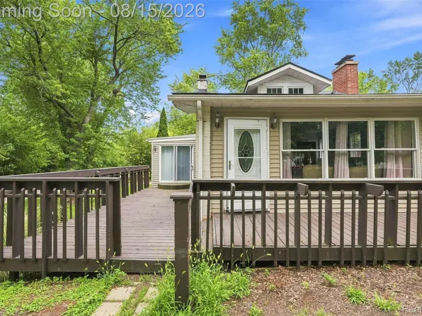 5607 Loveland St, West Bloomfield, MI 48322
