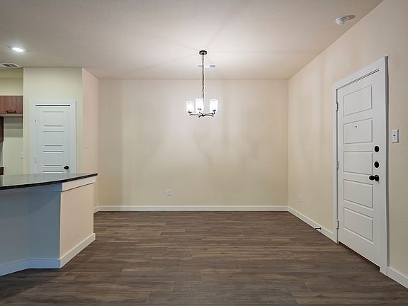 5th image of 660 Wheatfield Dr