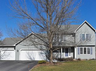 6085 Rampart Ct, Shorewood, MN 55331