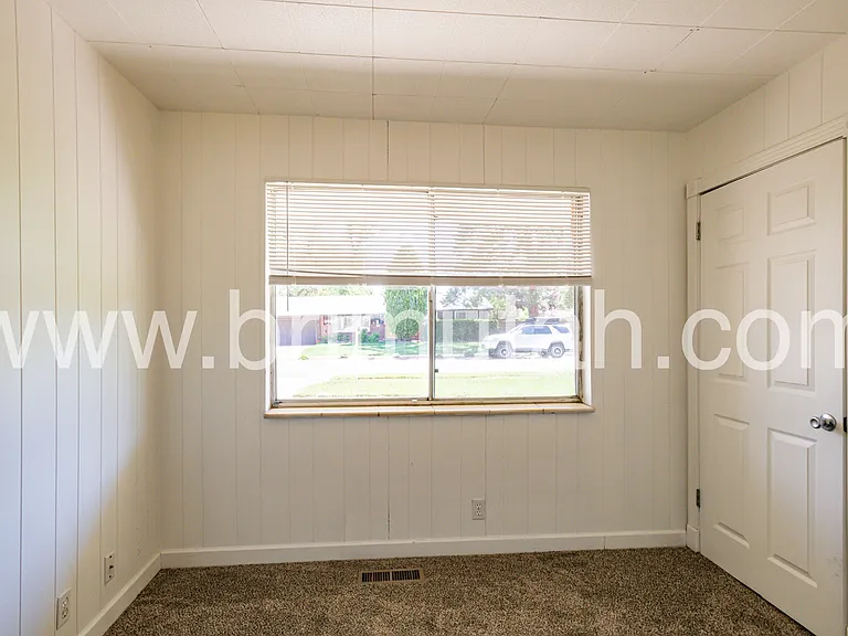 1561 E Delaware Ln — Photo 21