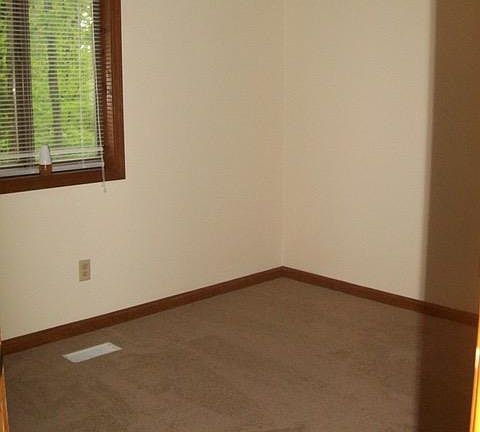 5th image of 6 Tanager Rd