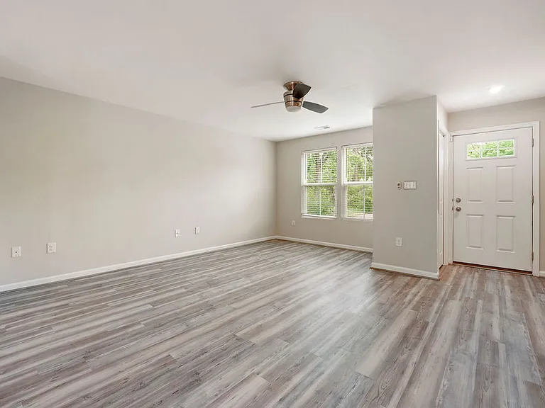 5626 Noble Ave — Photo 18
