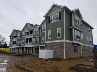 8 Chaz Way, Fairfield, NJ 07004