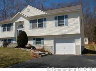 39 Hunting Ridge Dr, Groton, CT 06355