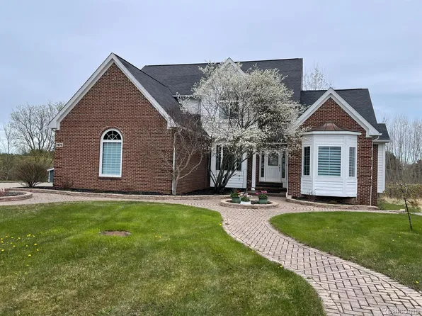 7476 Tara Ct, Goodrich, MI 48438