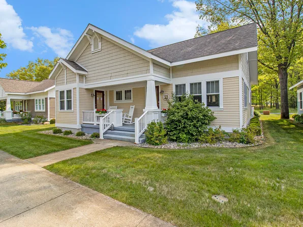 23 Kenneth St, Pentwater, MI 49449