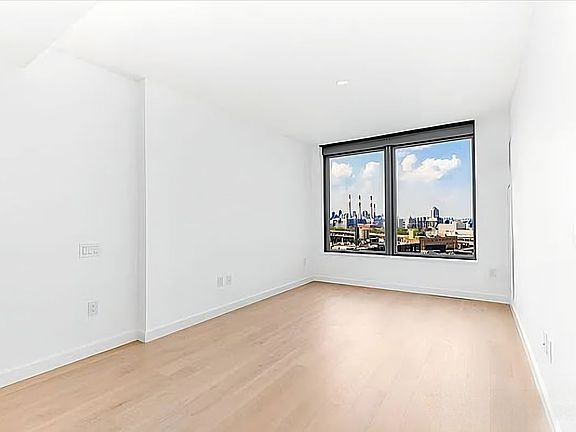2nd image of 3 Court Sq #1807