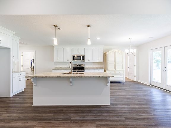 4th image of 2625 Naples Ln