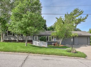 214 Meadow Ln, Council Bluffs, IA 51503