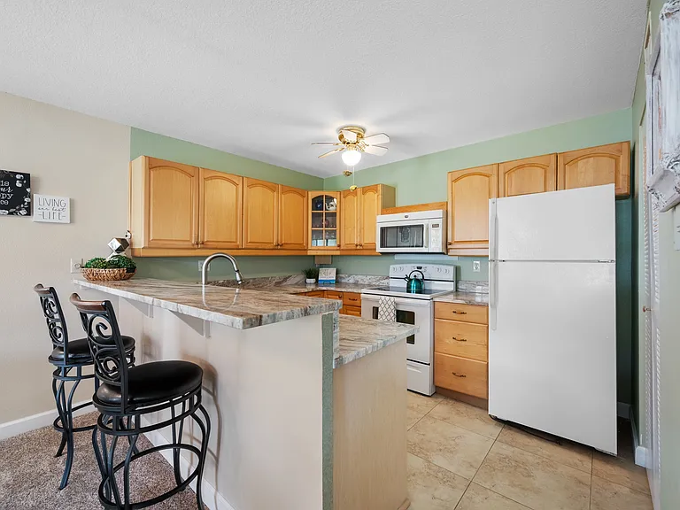 3301 Crystal Ct #D — Photo 9