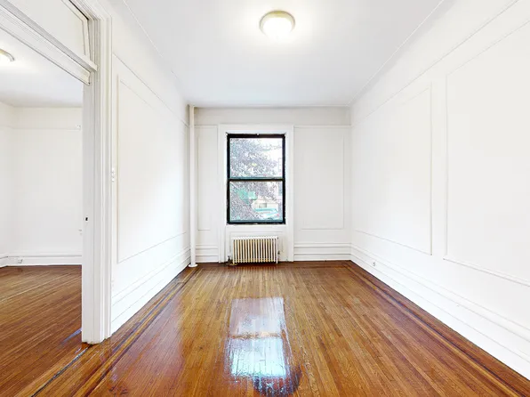 256 Seaman Avenue image 4 of 8