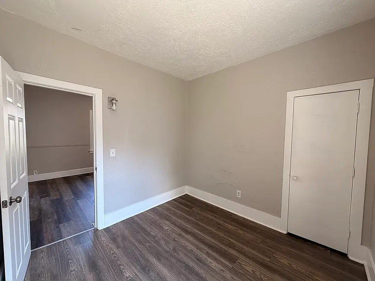 317 Eldred Ave — Photo 15