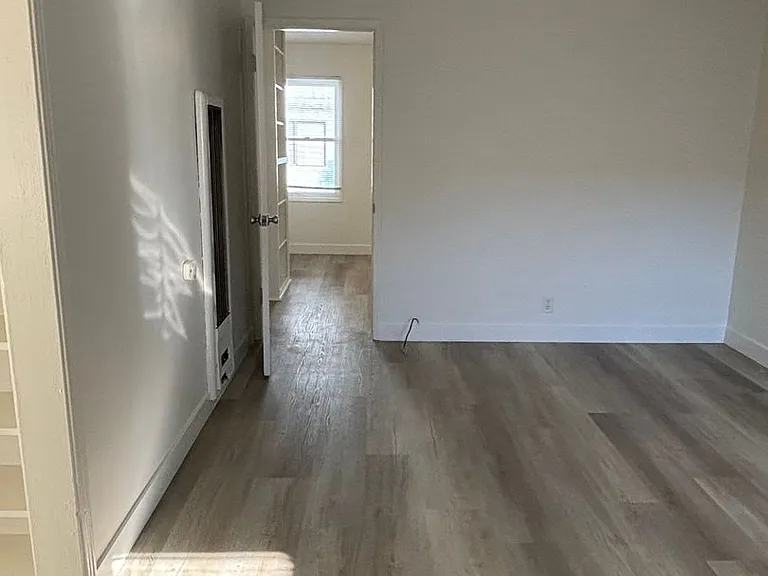 915 Freeman Ave. — Photo 8