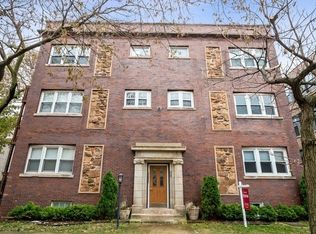 1755 W Belle Plaine Ave #1W, Chicago, IL 60613