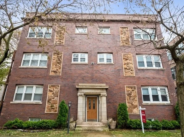 1755 W Belle Plaine Ave #1W, Chicago, IL 60613
