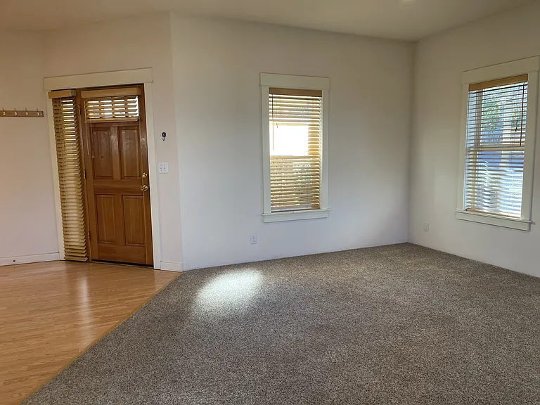 1120 Tolman Creek Rd #SF — Photo 2